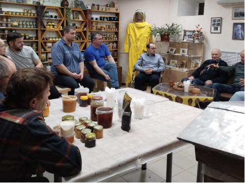 Томские пчеловоды в Музее мёда